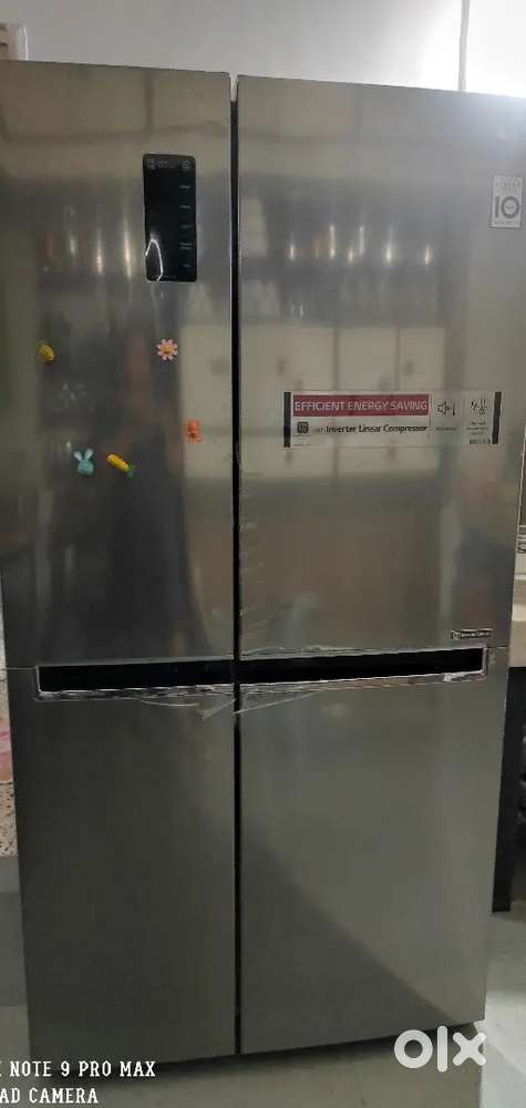 Side by side LG refrigerator