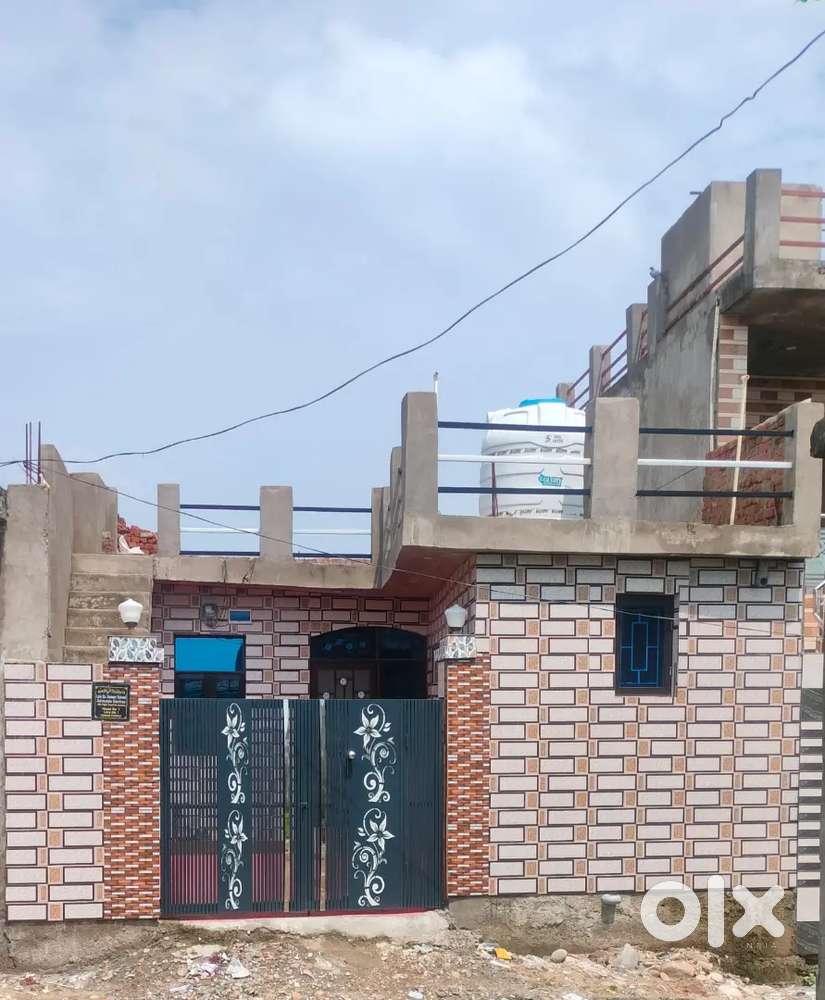 At main market.3room,lobby, kitchen, bathroom, carparking.