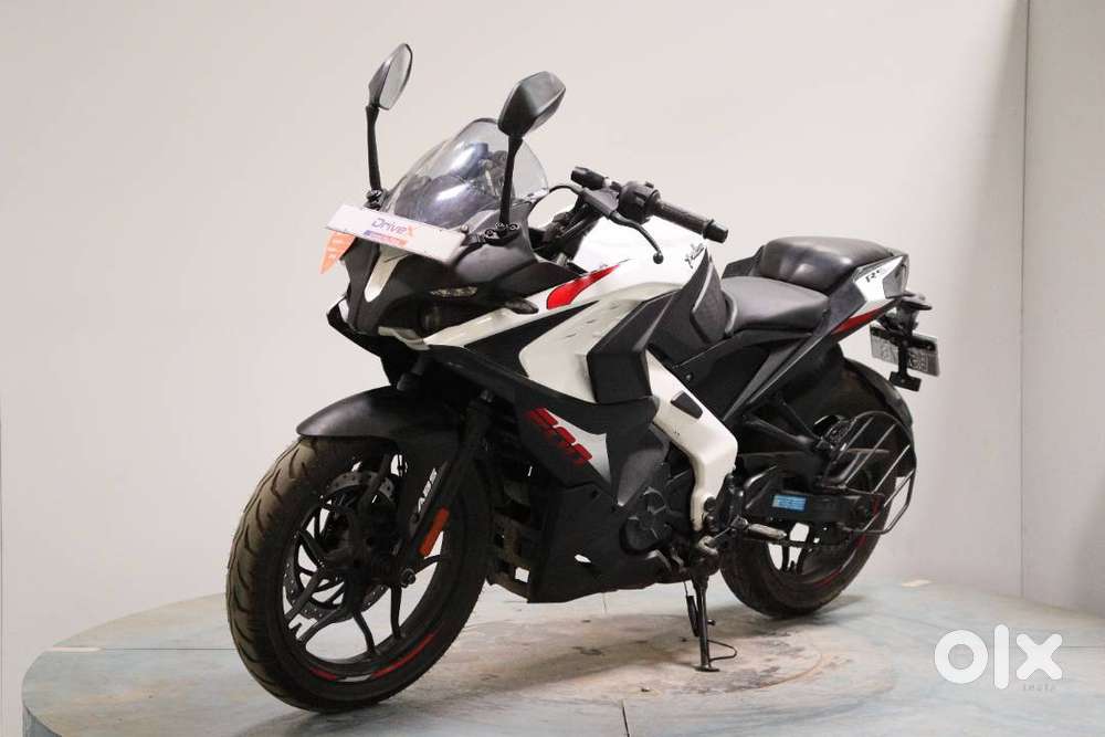 5776 BAJAJ PULSAR RS200