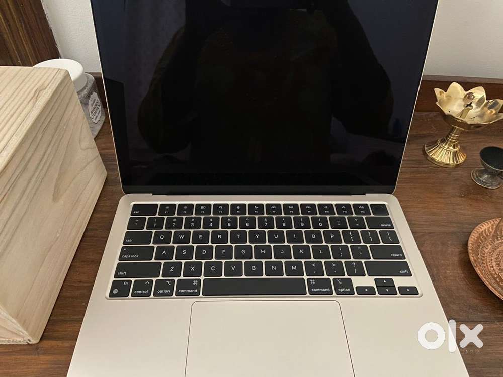 Apple macbook AIR M2- (16GB/256GB SSD /macOS Sequoia)