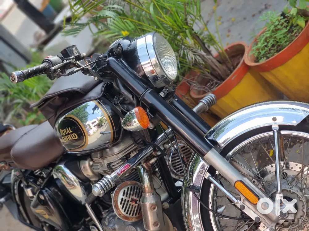 Royal Enfield classic chrome black quality vehicle