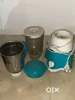 Mixer with 4 cups