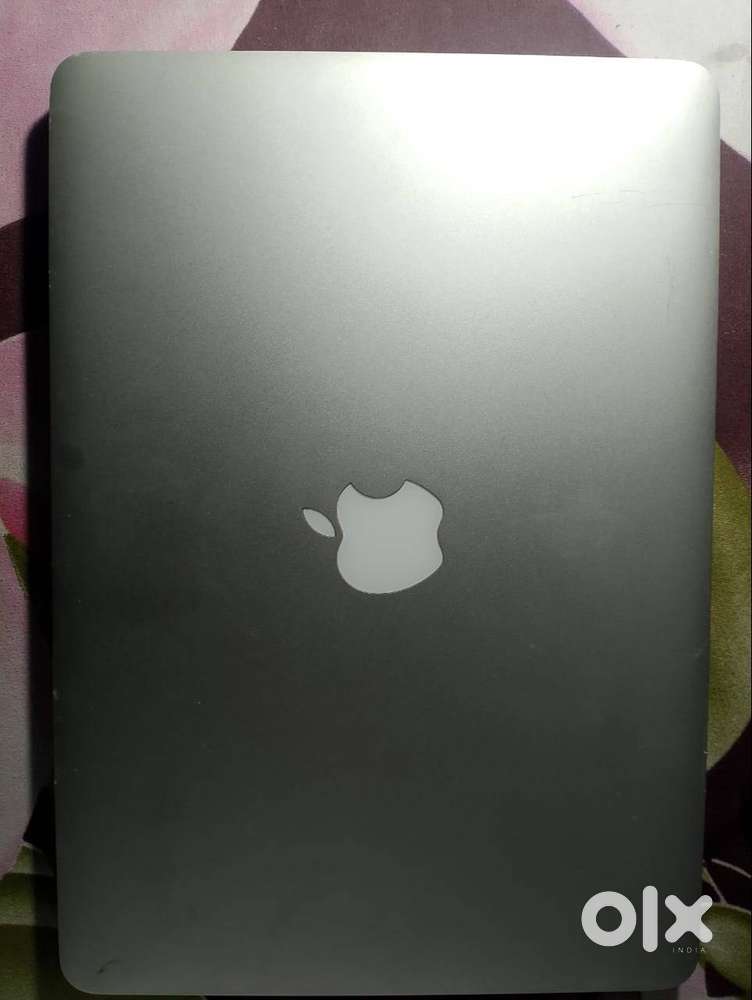 APPLE MACKBOOK PRO2017MODEL(i5 7thgeneration,8gbram,512gbssd)