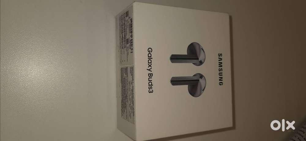 Samsung Galaxy Buds 3 — Brand New Sealed — ₹14,000 (MRP ₹19,999)