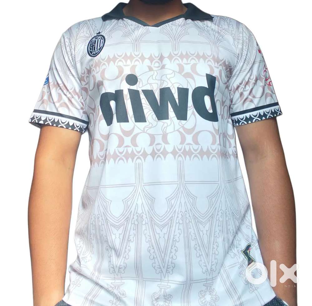 Ac Milan Maldini Retro Kit, Embroidery logo