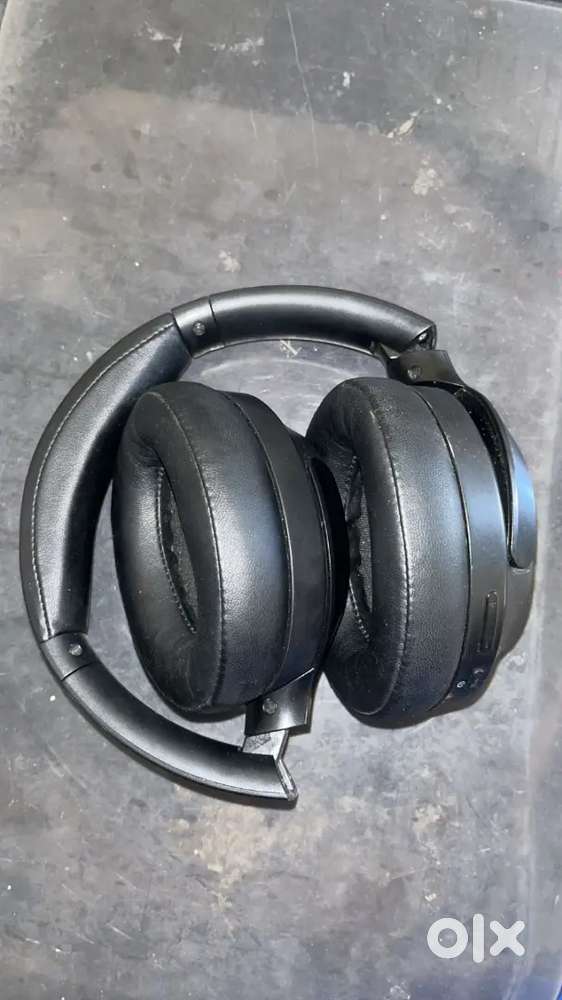 Boult head phone