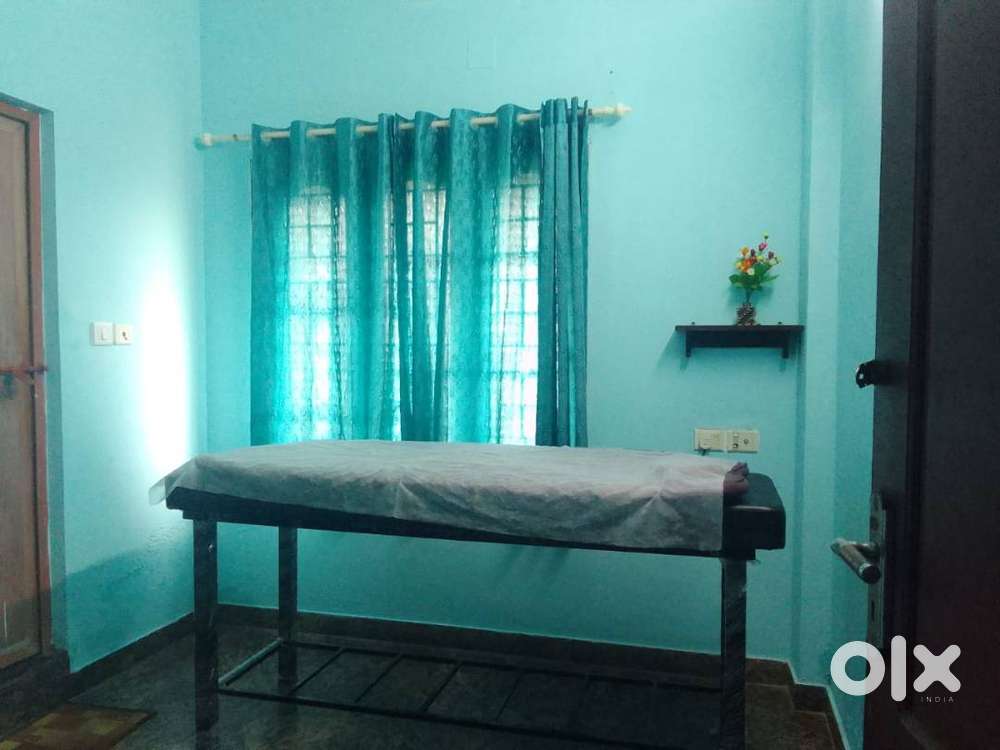 Spa therapist