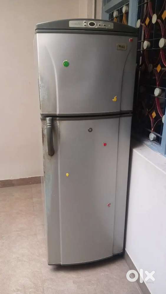 Whirlpool double door freez in good working condition