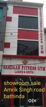 3 story showrom for sale n rent Amrik Singh road bti cal msg for price