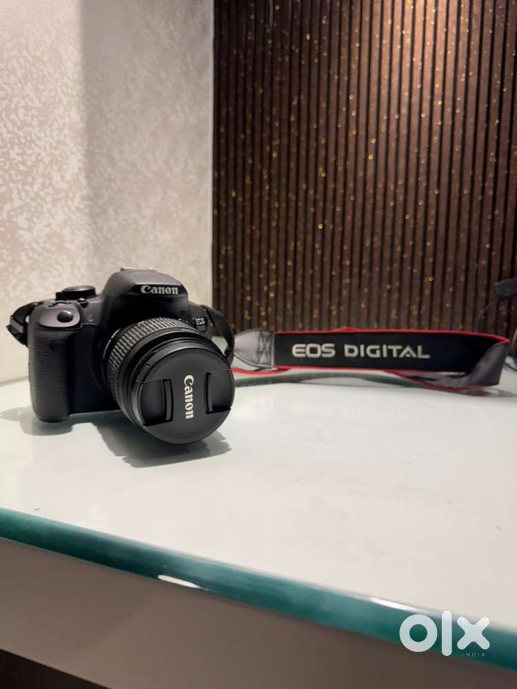 EOS 700D (WITH ORIGINAL BOX)