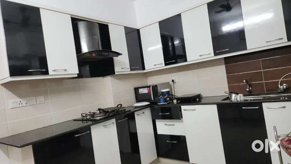 Aluva thottumugham. good flat 3bhk 3rd floor for rent.