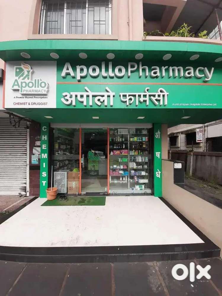 फार्मेसी स्टोर में लड़का और लड़की की लखनऊ शहर में