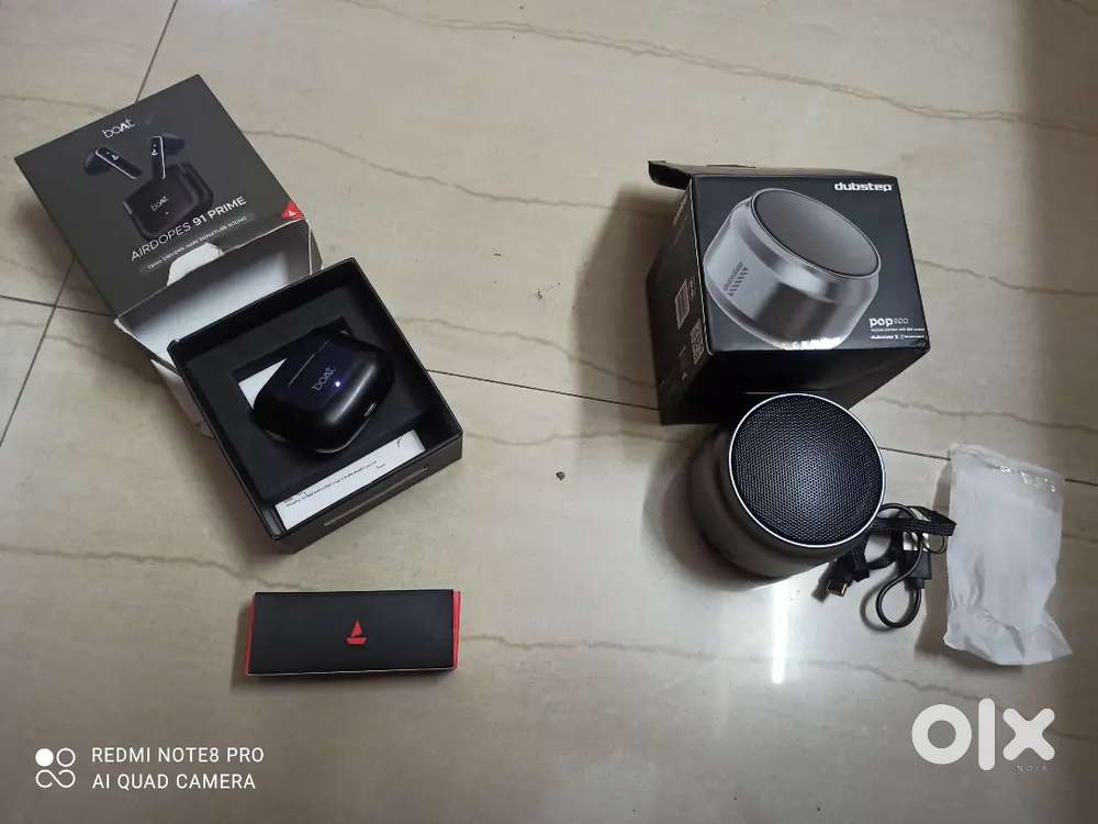 Boat earbuds and dubstep speaker