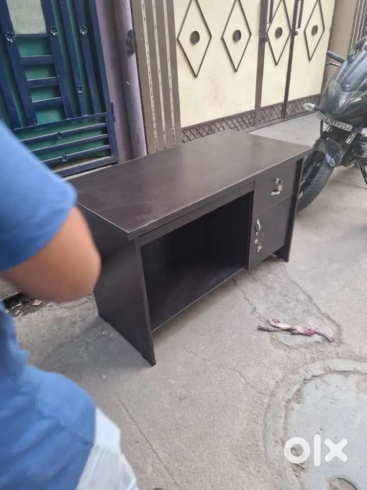 Study office computer and laptop multipurpose brand new table 4/2ft