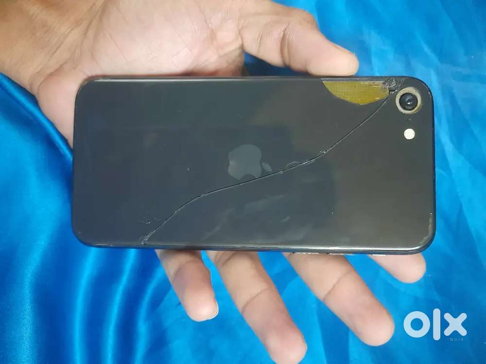 IPhone se2020 ON bill on box on I'd  mobile use age nahi jara