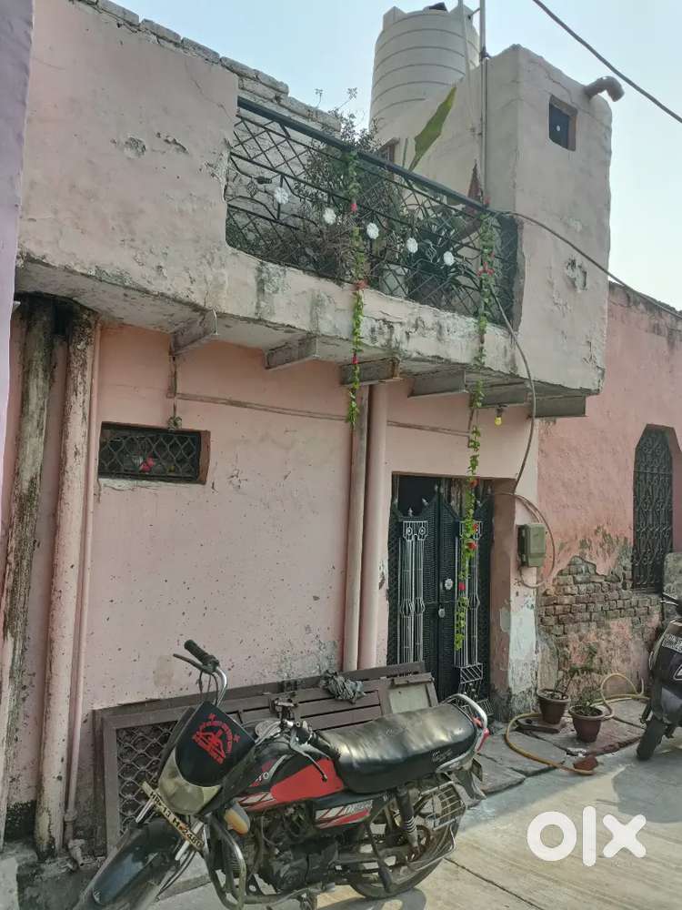 50 gaj 2 Manjil house only 100 meter bus stop Indra service station