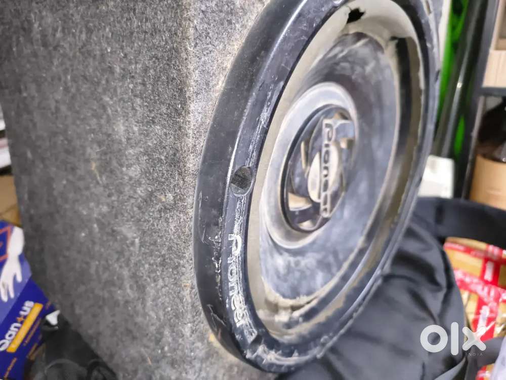 Pioneer subwoofer with Box