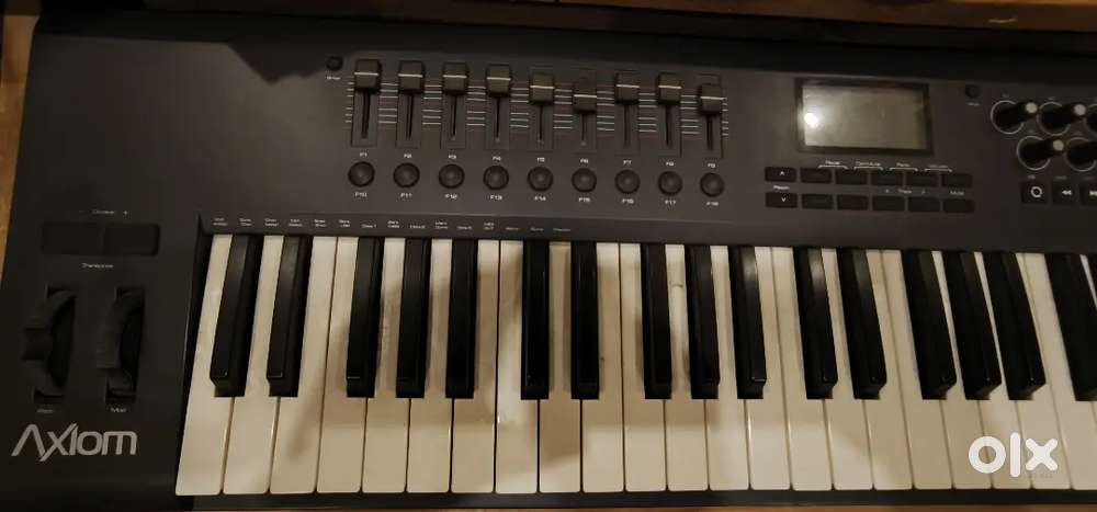 M - Audio Axiom 61 midi Keyboard for Sale!b
