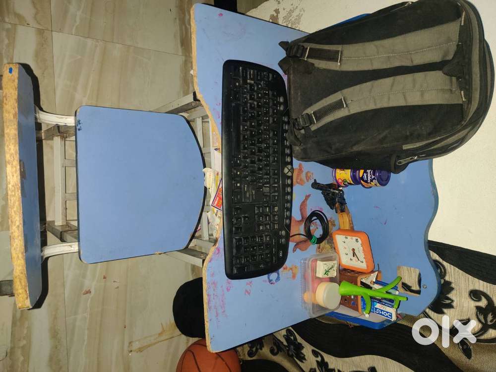 Kids study table and chair