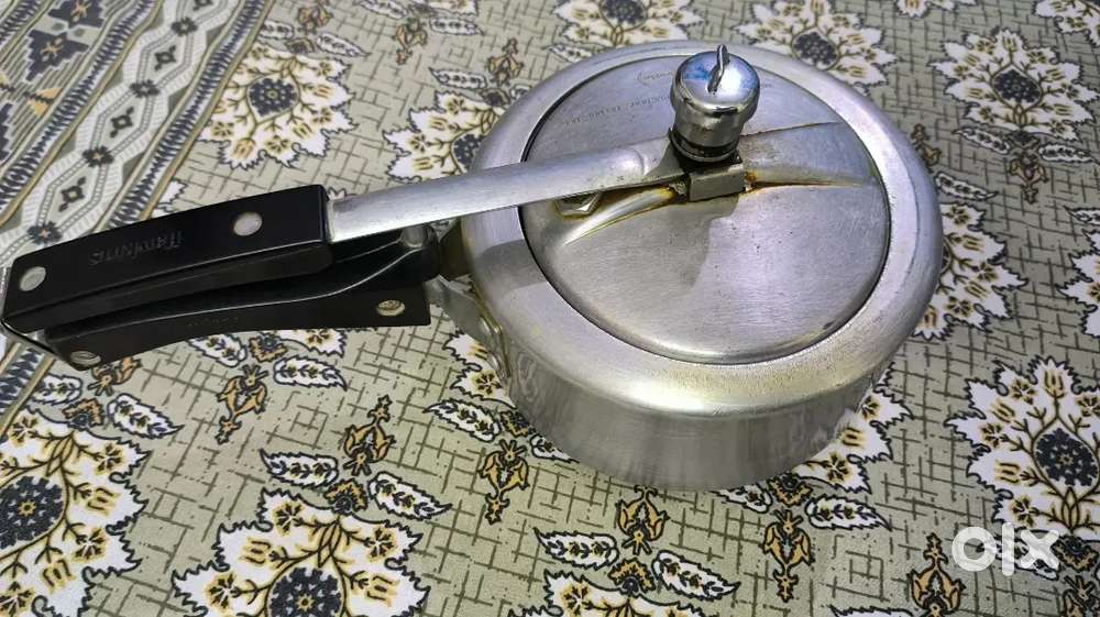 Hawkins cooker 2ltr and kadai 3ltr