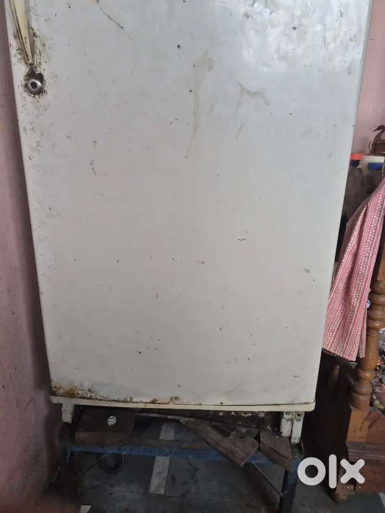 Voltas fridge with kelvinator body