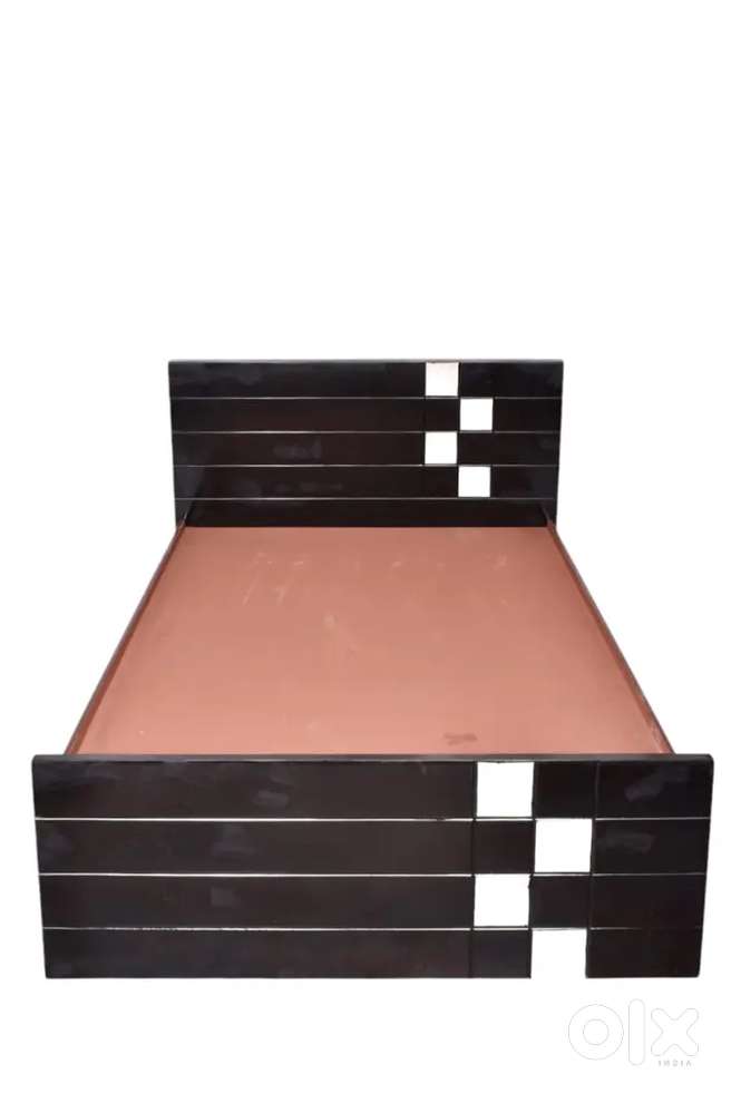 New cot 4×6 size 4250 with storage 6500
