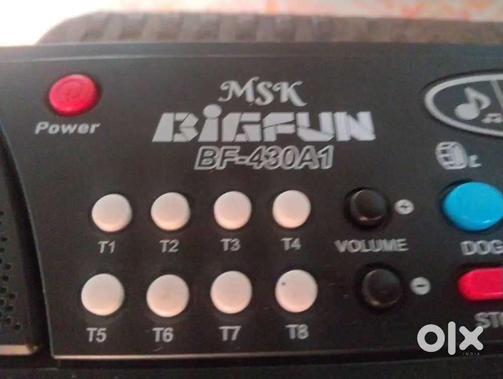 Mini piano and mini mic is very nice piano is come to many featuredajs