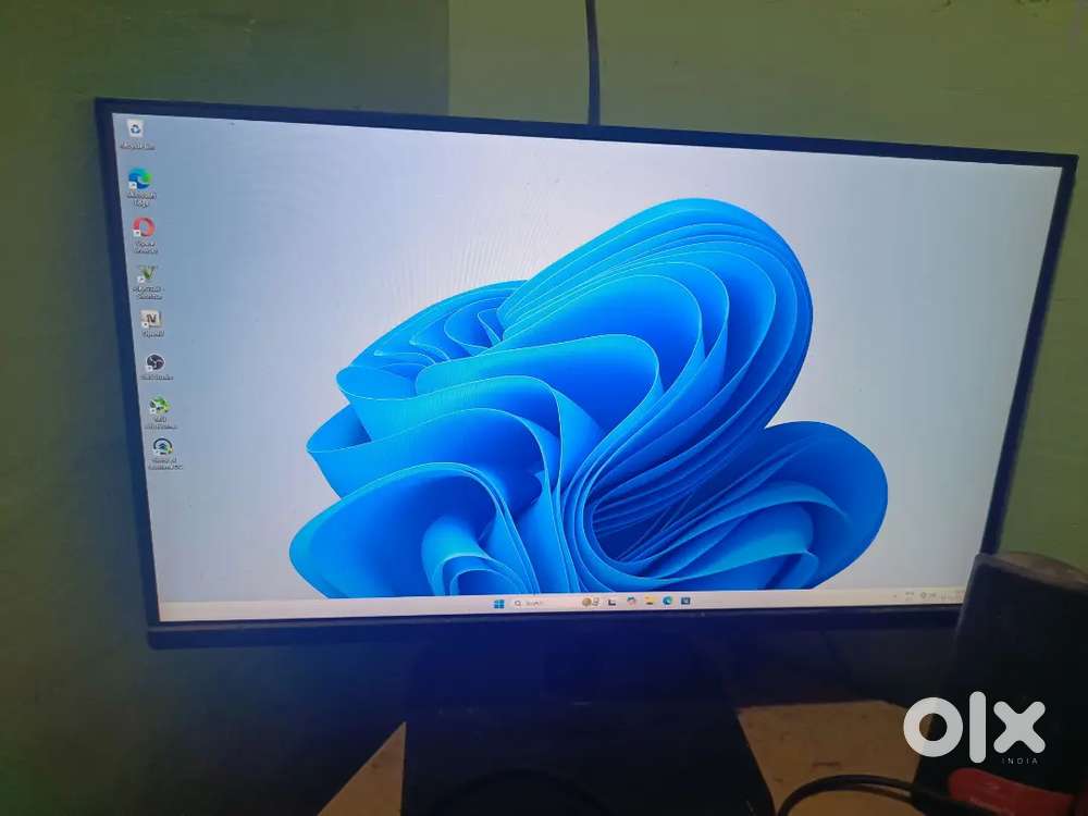 Desktop pc with monitor