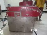 Vegetable cutting machine