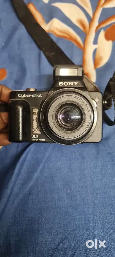 Sony Cybershot DSC H10 camera with SD card, no charger