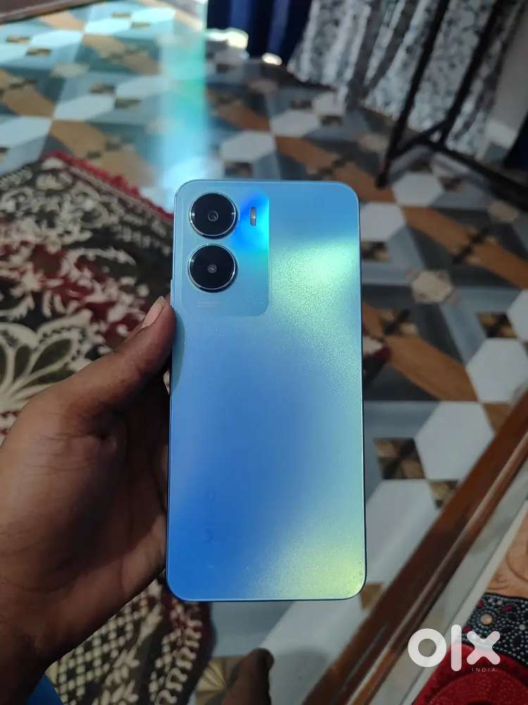 Vivot2x 5g phone hai all okay 6 month old hai bass 4+4/128 storage hai