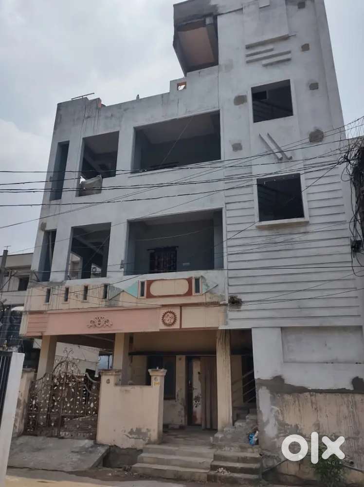 1bed room with attached bathroom