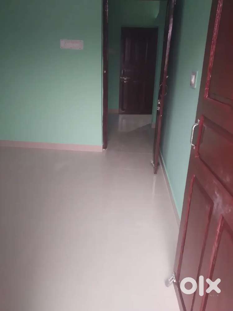 Beautiful 2BHK family flat in Khemnichak.