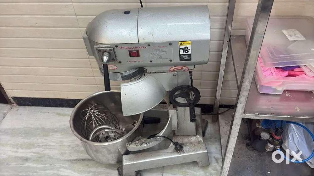 Pizza dough maker