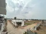 शहर से दूर, शांति के बीच
