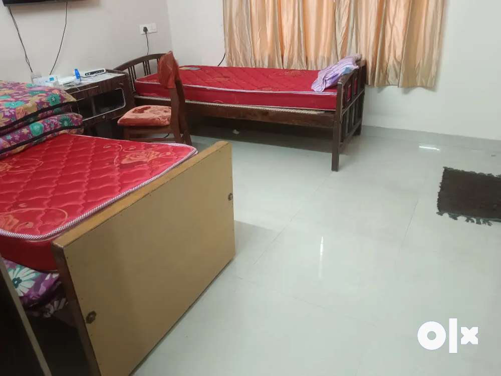 ULOOR JUNCTION 1 BHK 2BHK SEMI FURNISHED FLAT AVAILABLE CAR PARKING