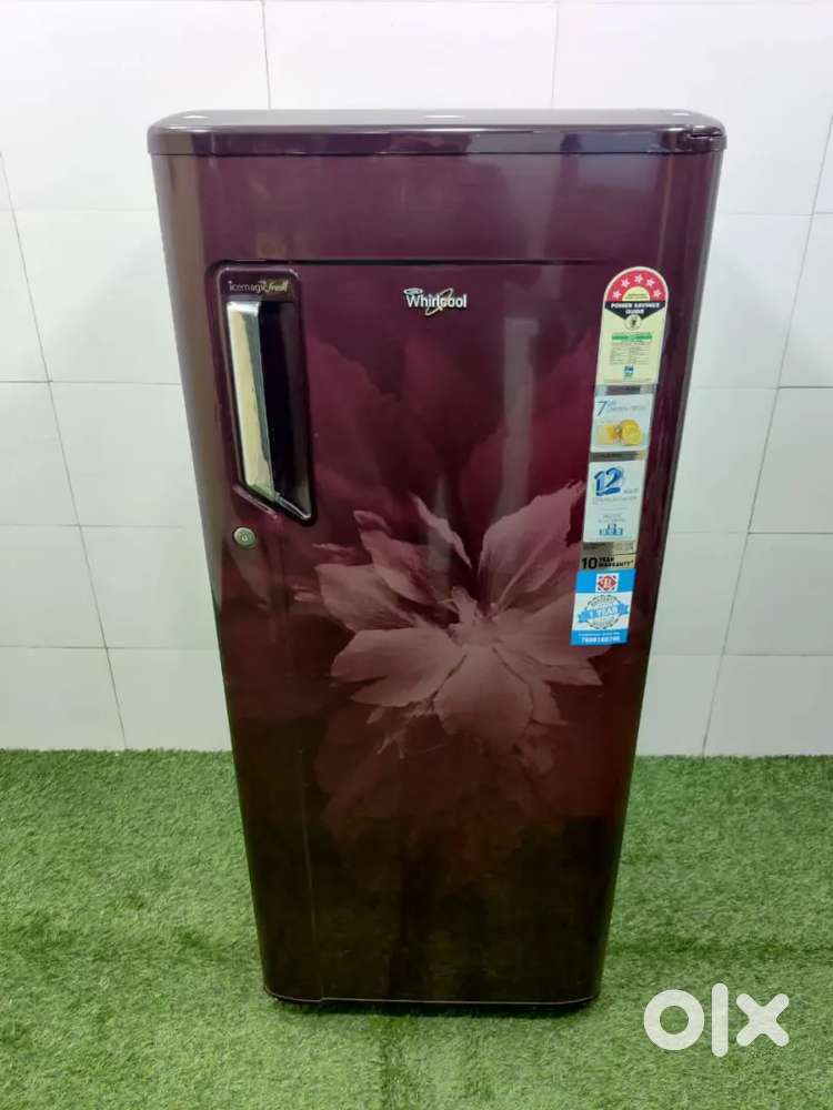 ^€ Single door fridge in size of Doble door 240 leters in good conditi