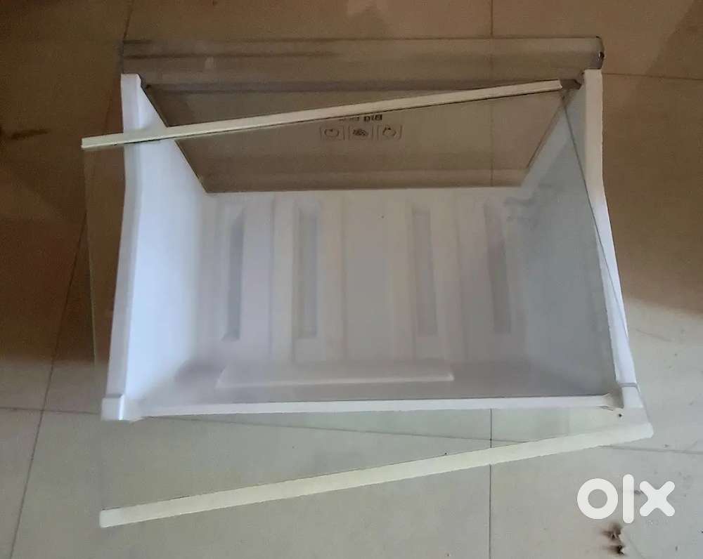 Vegetable Rack of Refrigerator with Lid