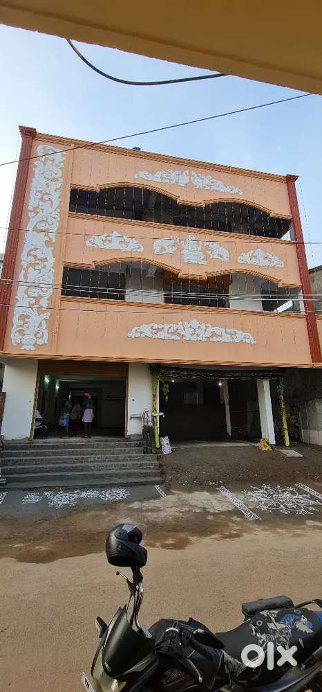 COMMERCIAL BUILDING FOR RENT