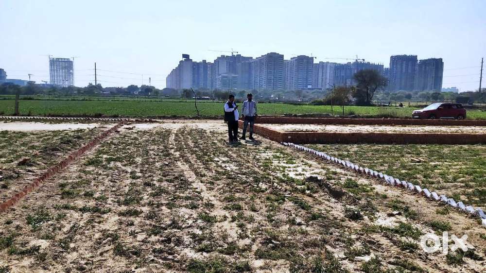 @3500/- par Gaj plot On FNG Six Line Highway par plot Sec-150 Noida