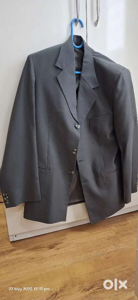 Raymond's suit for sale in new condition.