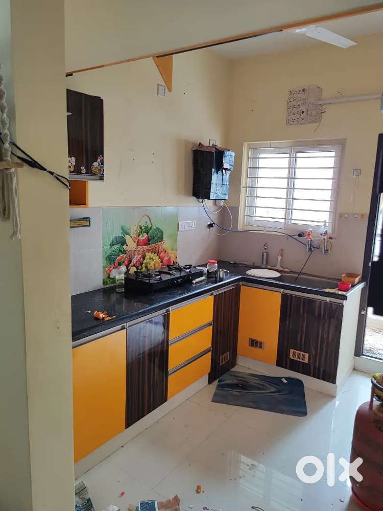 @Kolathur Sun-kissed, Vastu-friendly PG for Girls with a beautiful..