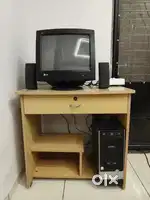LG Desktop Computer with Table