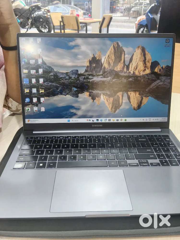 Samsung galaxy book 4 8gb ram  500gb