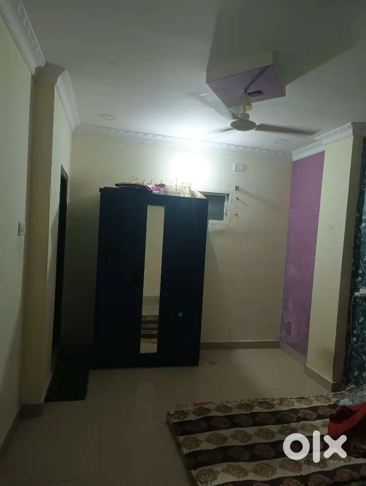 I'm looking for room shering only for girls
