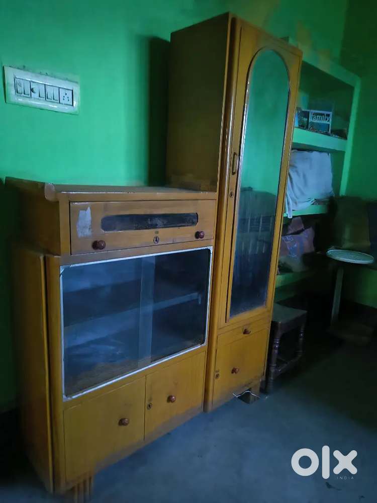 Wooden color showcase Almira