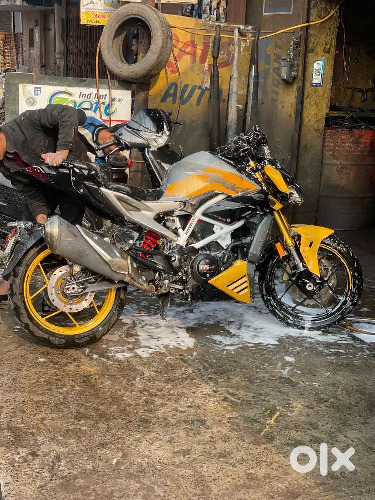 TVS Apache RTR 310 - 300cc Naked Streetfighter