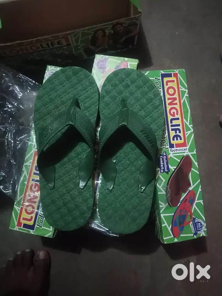 Humare yaha Holesell Rate me chappal milta hai