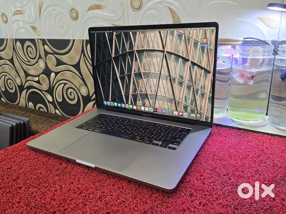 Apple Macbook Pro 2021 i7 16gb 512gb 5.5gb Graphics 16inch Retina