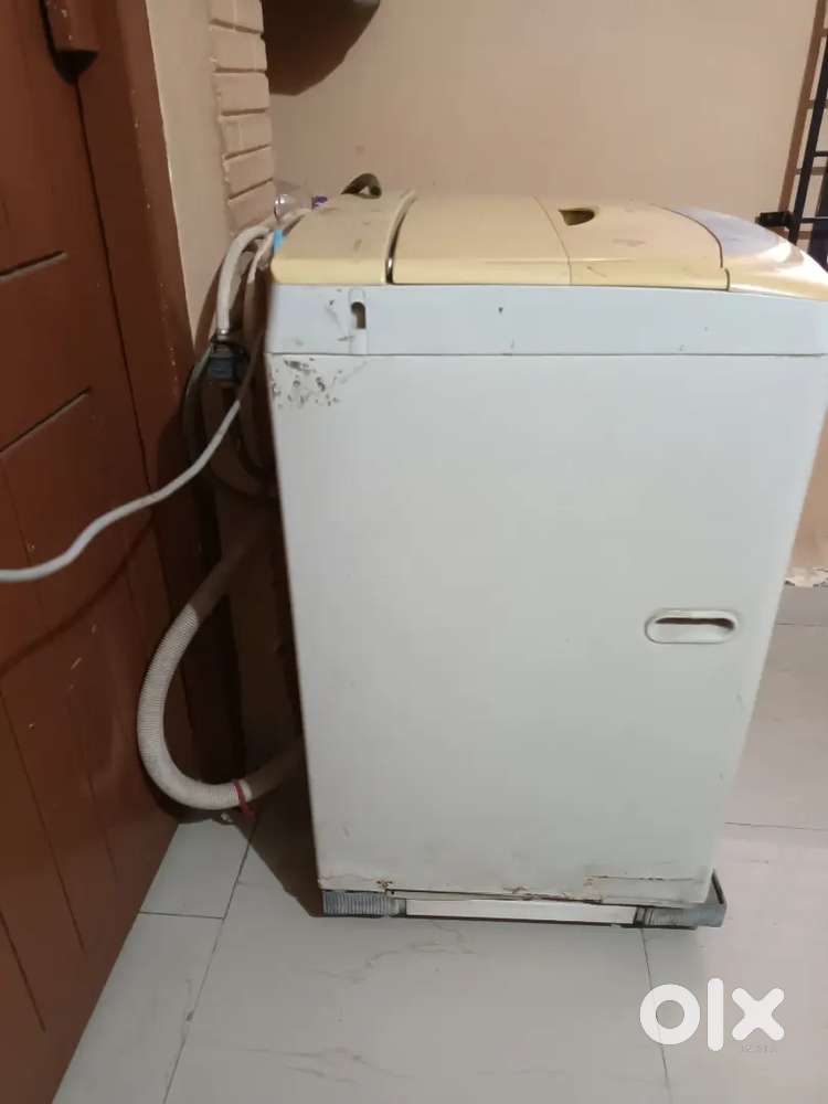 Top load fully automatic LG washing machine
